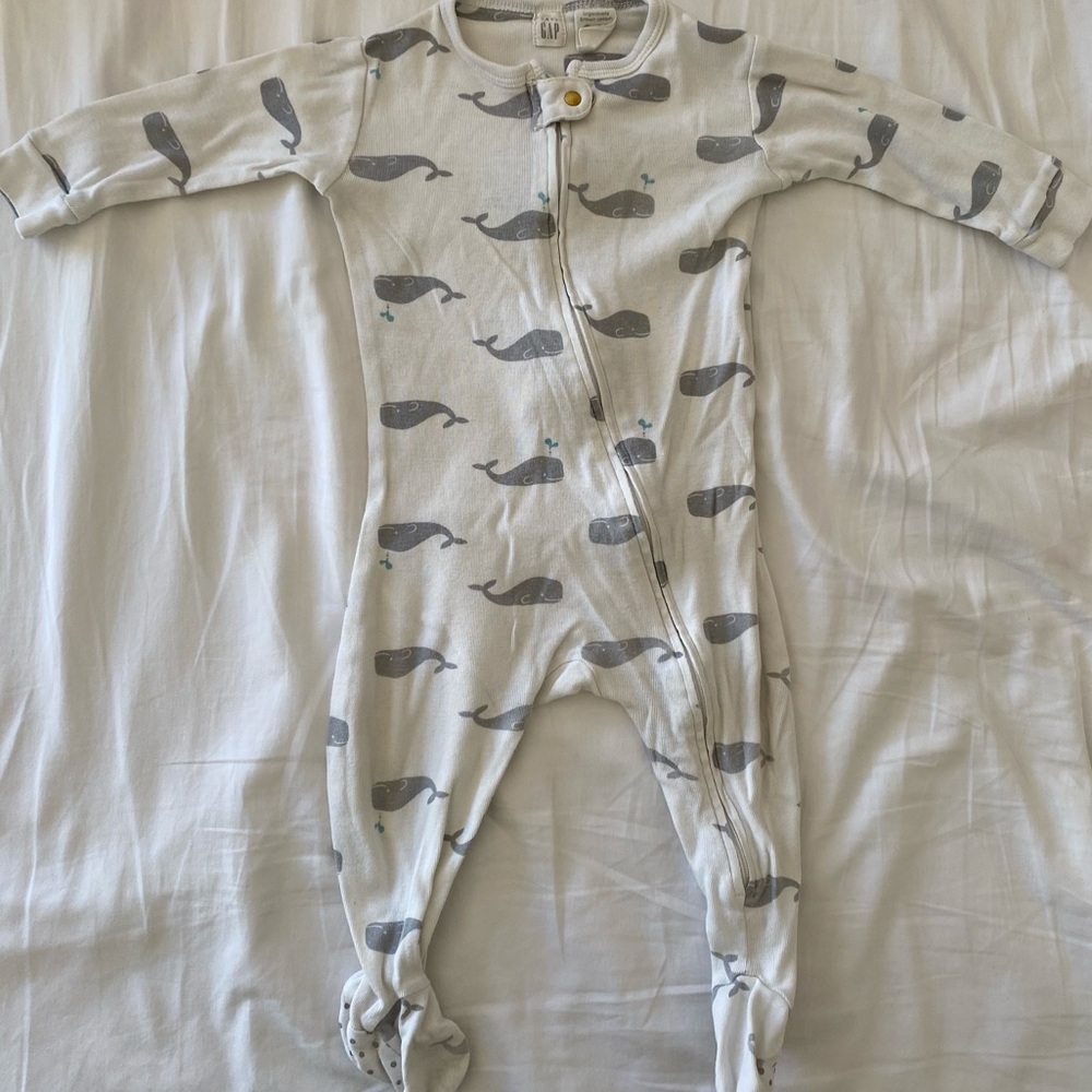 Gap long arm bodysuit footie beluga 6-12M